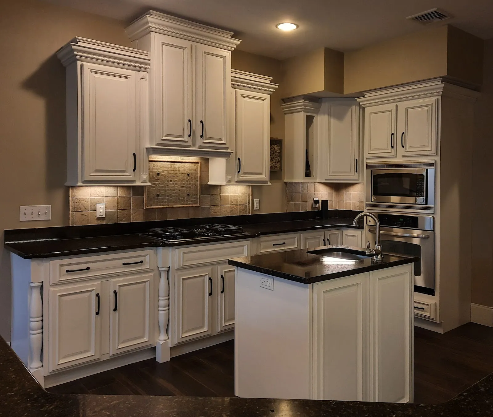 Linda Loo Designs-- cabinet refinishing and refacing
