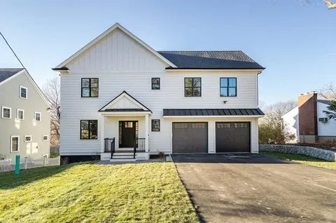24 Deering ave