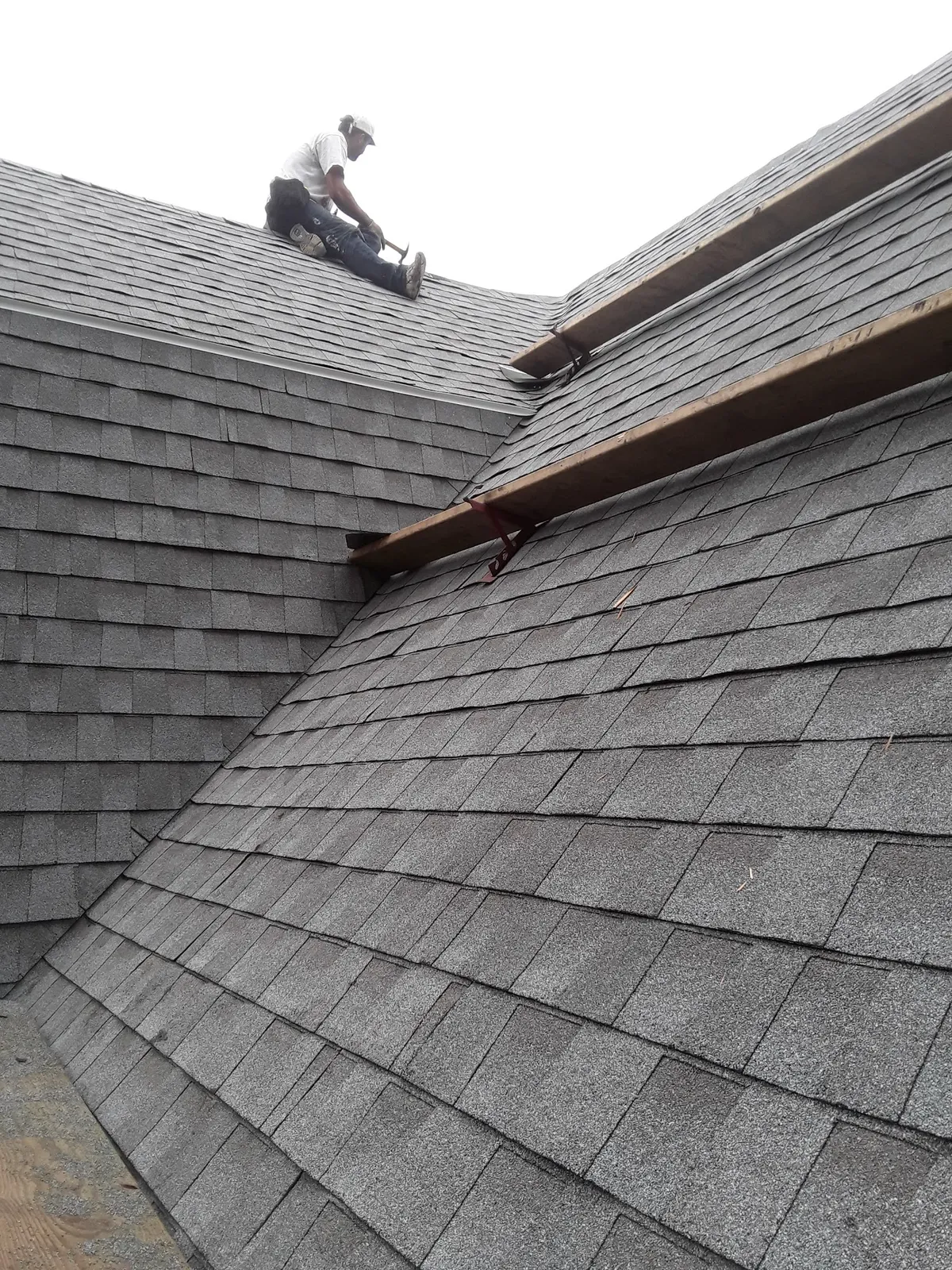 Eli's Roofing