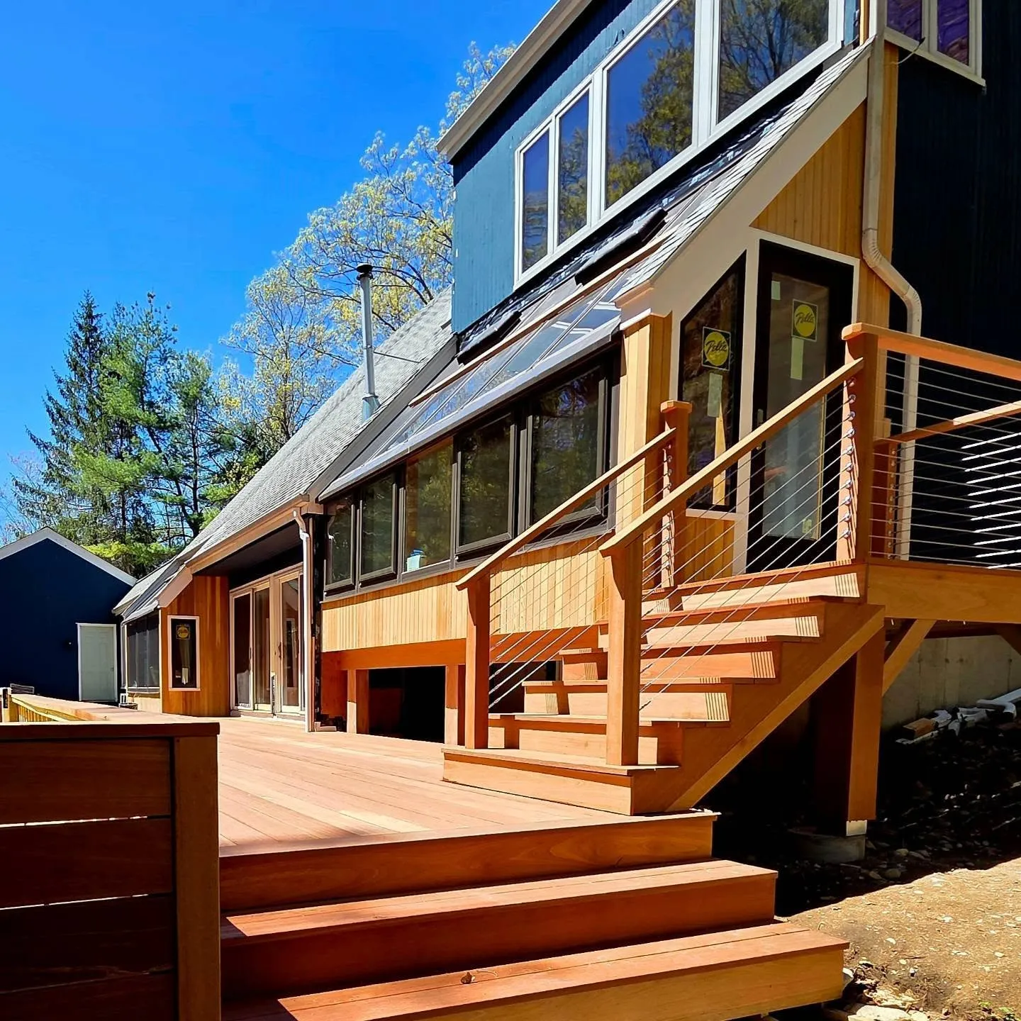 We designed this modern, mahogany deck with a built-in planter box, perfect for herbs and veggies. Cable railings are clean and airy, helping preserve the view and honor the contemporary architecture of the house. 

@dpturf.irrigation 
@bradybuiltsunrooms 

#landscapearchitecture #deckdesign #angievergelandscapedesign #contemporaryhome