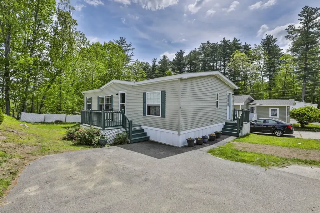 7 Pearl Court Merrimack NH 03054