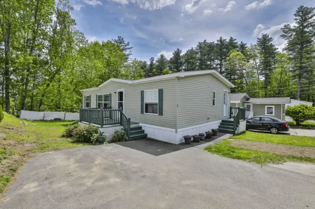 7 Pearl Court Merrimack NH 03054
