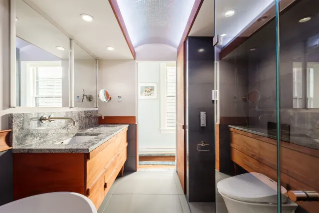4. Bathroom view to hall.jpg
