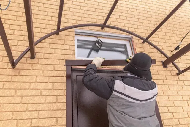 How Do You Hang Heavy Things on Vinyl Siding?