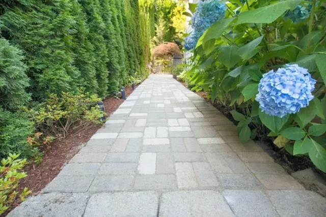 work photo from everettlandscapingpros.com