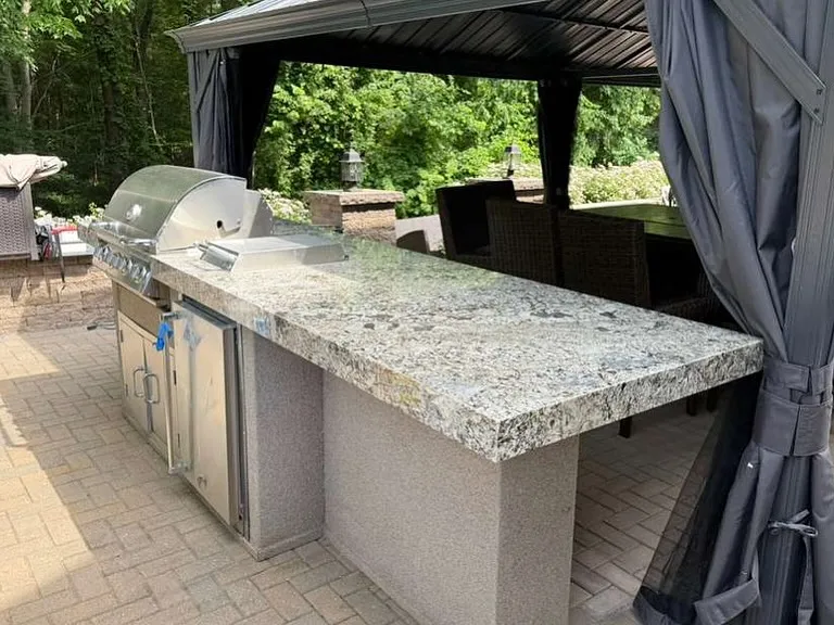 ☀️ A little patio upgrade with Araras Blue Polished granite from @veronagraniteandmarble 

Laminated to a 3.5” edge

📍Fall River, MA