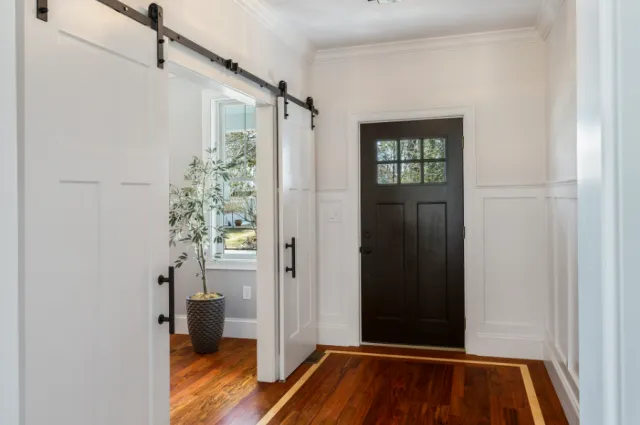 225 Mountain Ave, entryway (1).png