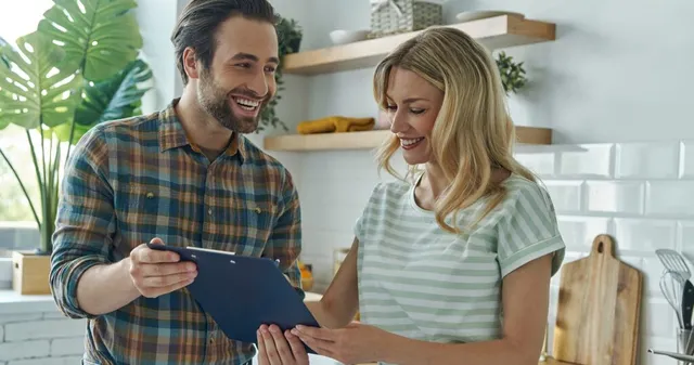 Male-plumber-and-female-customer
