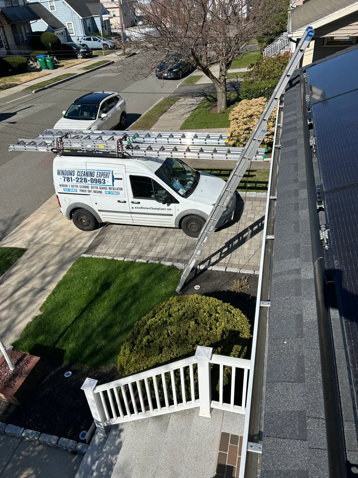How Professionals Clean Rain Gutters