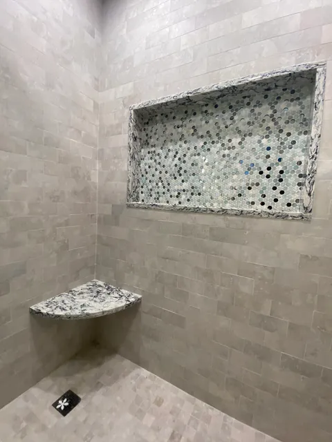 Tiled shower with mosaic niche