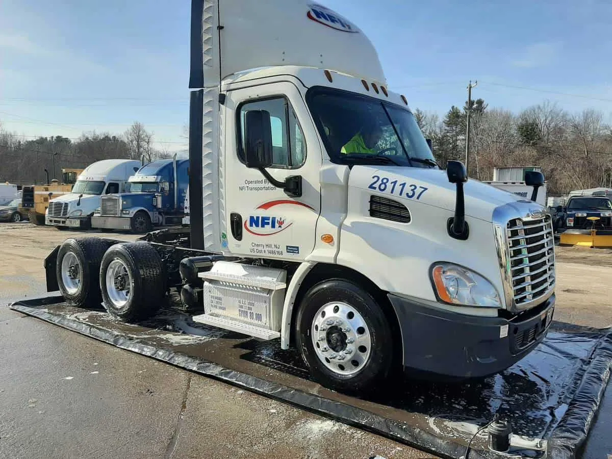 work photo from acmepressurewashing.com