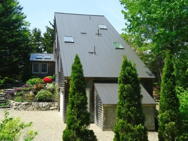 work photo from fairbanksroofingmaine.com