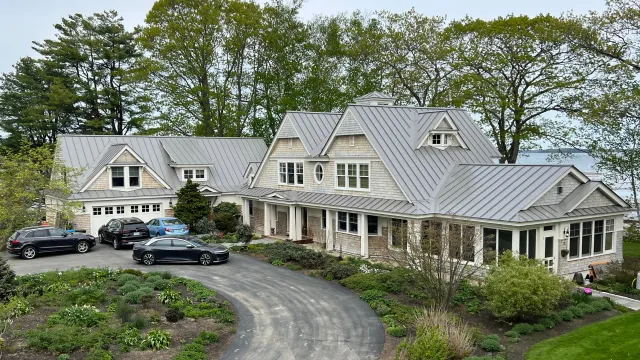 work photo from fairbanksroofingmaine.com