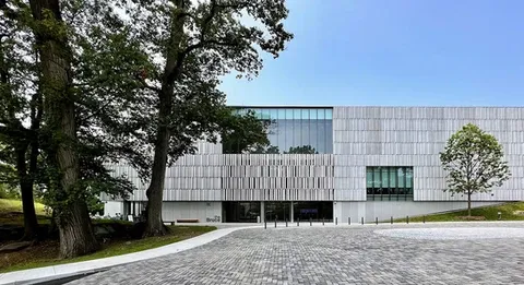Image of Bruce Museum outside
