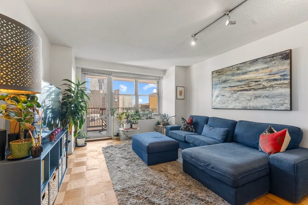 151 Tremont St # 19T