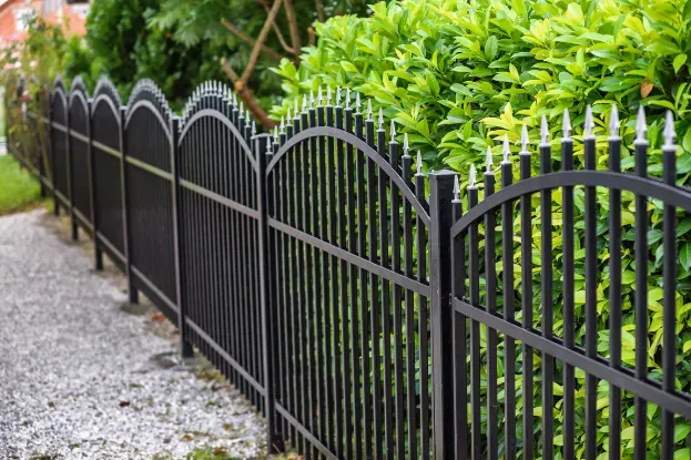 aluminum fence installation (1,600:mes)