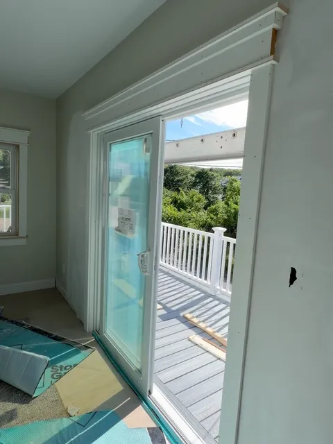 What started as a siding job has evolved into an interior (semi) gut rehab and complete exterior job including new windows and decks! Alex has been running point on this job so it doesn’t get as much credit / footage as it deserves but I figured i’d take some while i’m here! #rockportma #beachhouse #renovation #customhomebuilder #decks
