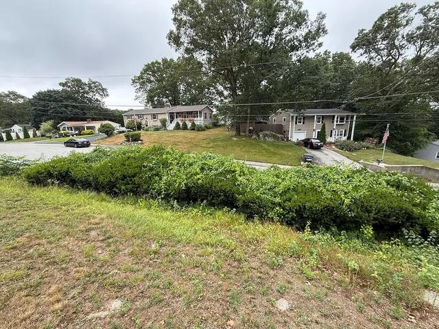 work photo from qsqualitylawncarellc.com