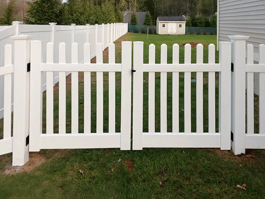 Fencing company gate options in Middleborough, MA