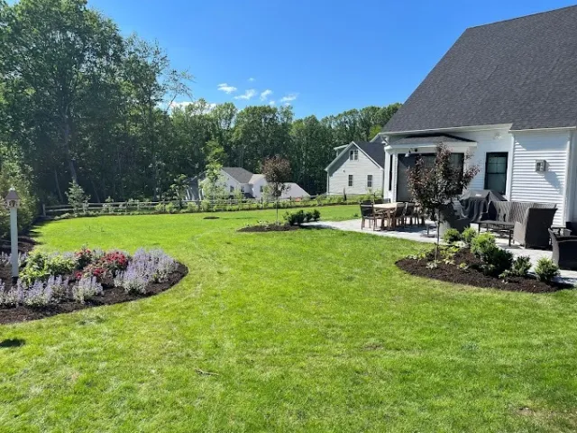work photo from mclaughlinandsonslandscapes.net