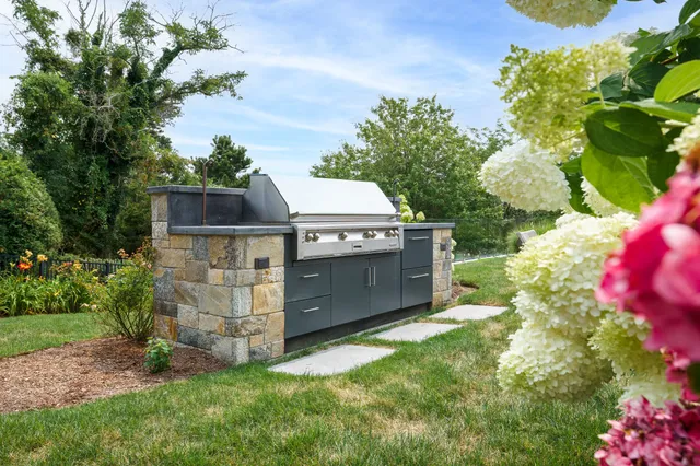 work photo from execlandscaping.com