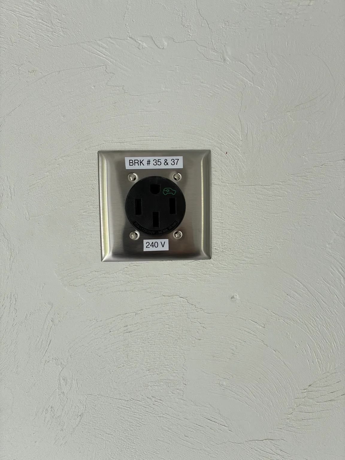 NEMA 14-50 240V receptacle for compatible Level 2 EV charger