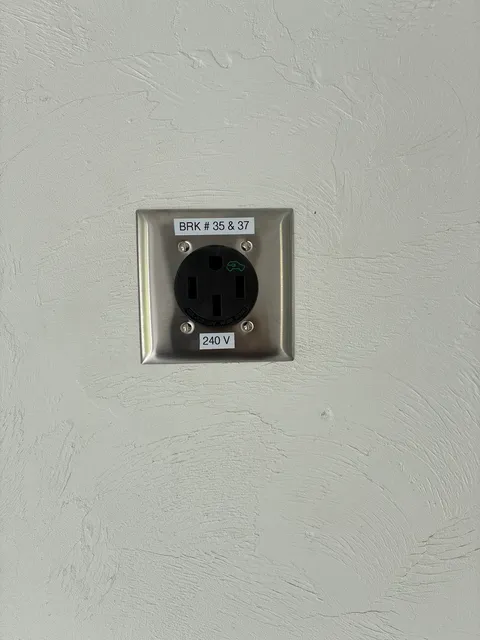 NEMA 14-50 240V receptacle for compatible Level 2 EV charger