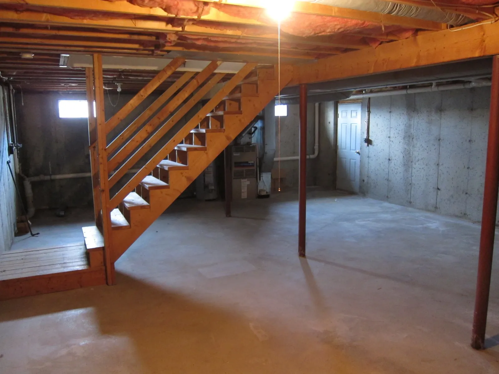 churchstbaseOLD_stairsTank.JPG