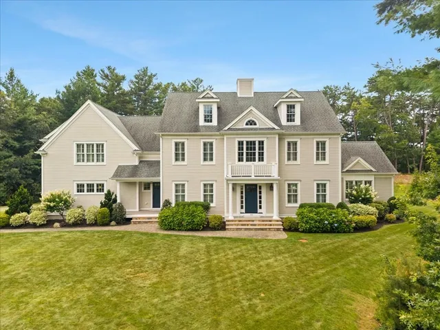 work photo from susangordenryanluxury.com