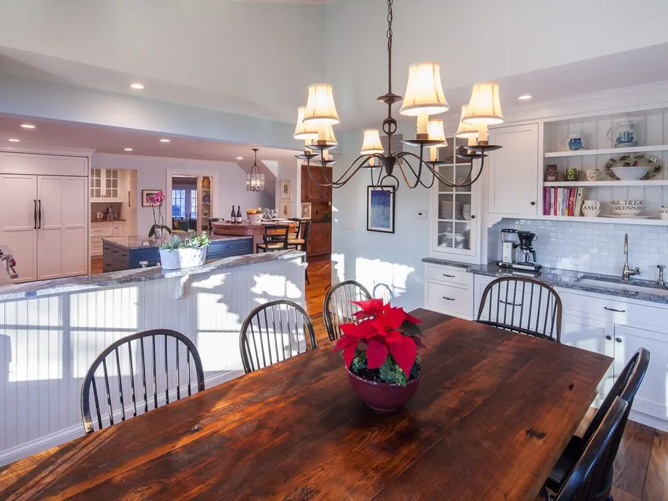 Modern Kitchens with Farmhouse Style and Comfort