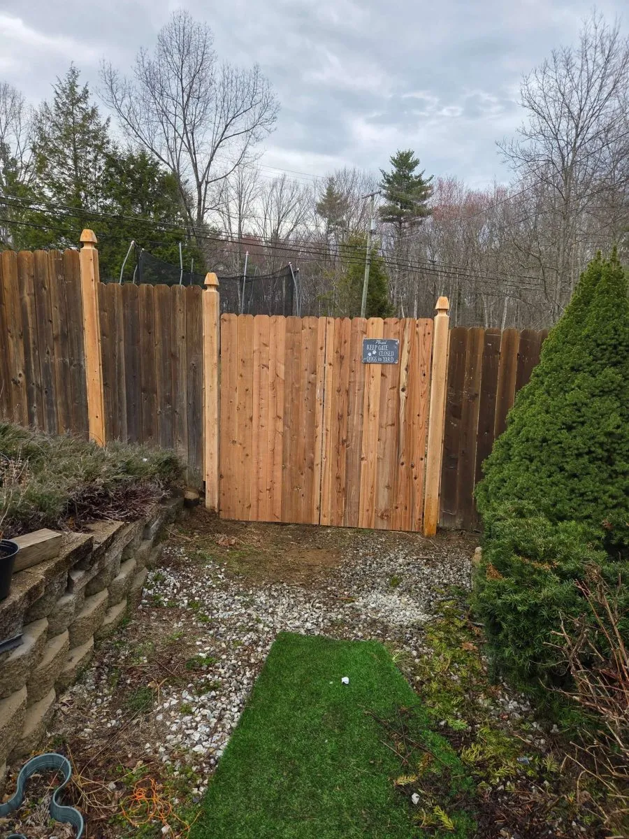 work photo from freedomfencecompanynh.com