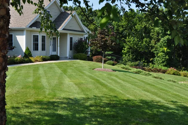 work photo from turfproslawncare.com