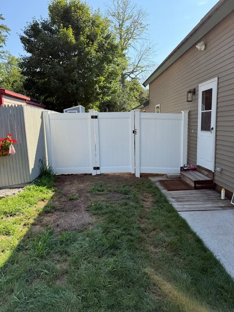 work photo from precisionfencecollc.com