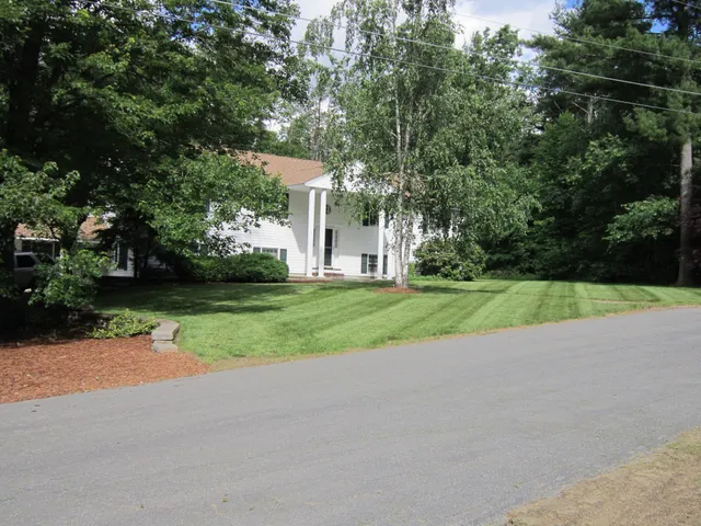 Emerald Lake Lawn Service work photo