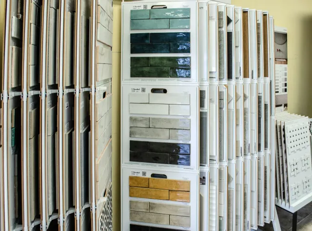 there are many different types of tiles on display in this store