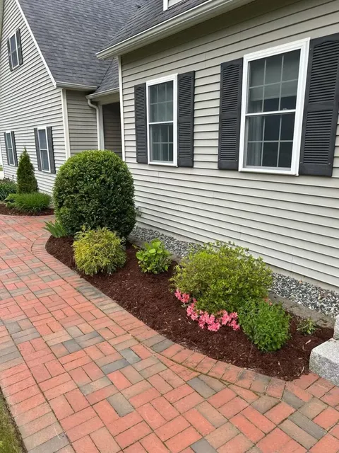 work photo from thomaslandscapingnh.com