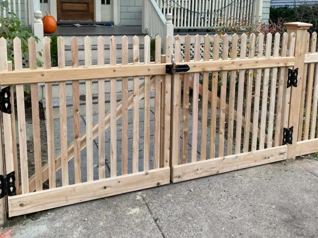 work photo from newenglandfencesinc.com