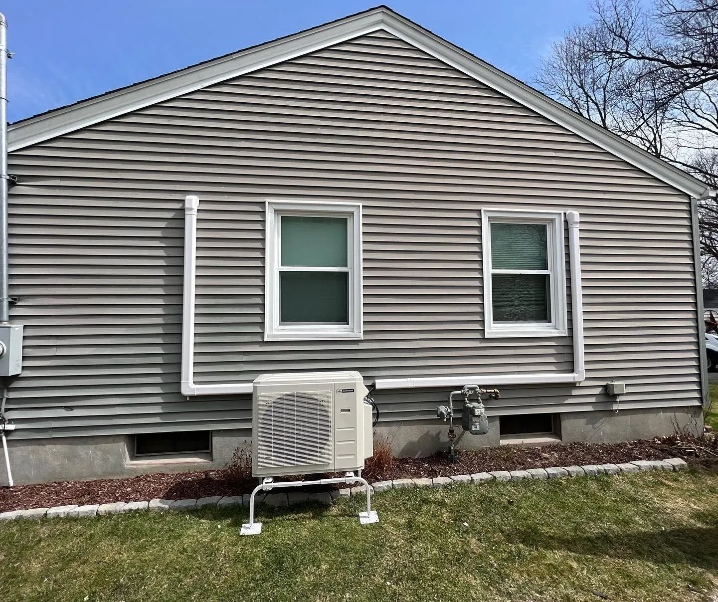 New ductless mini splits installation! There are many benefits to having ductless mini splits including; they are energy-efficient, require no ductwork or indoor wiring, can me used as a solution for unevenly cooled homes &amp; more! 

To learn more