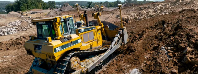 Sweeney, dozer in dirt, 24075_BUILDWITT_0788