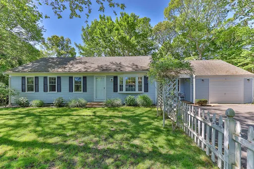 Jessica Larsen, Cape Cod's Real Estate Broker work photo