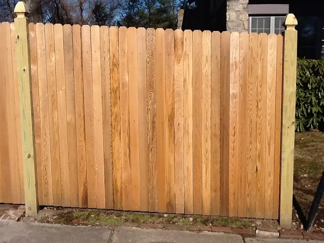 I BzHh2Mg L, Riverside Fence