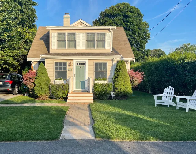 Mikayla Healy, REALTOR work photo