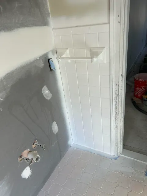 Bathroom tile and surrounding surfaces after restoration