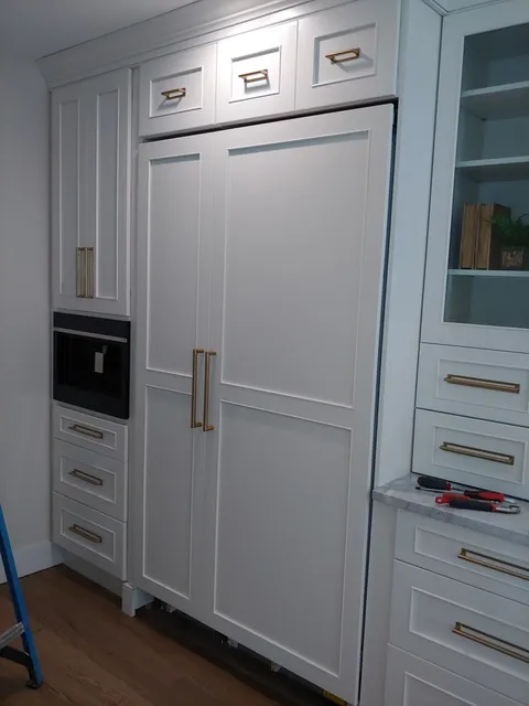 KITCHEN CABINET OUTLET work photo