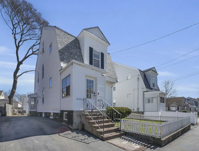 Donna DeRosa Realtor work photo