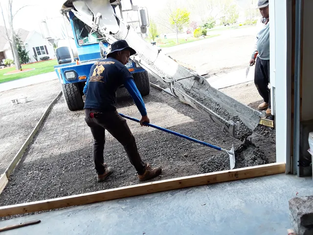 work photo from asphaltdrivewaysolutions.com