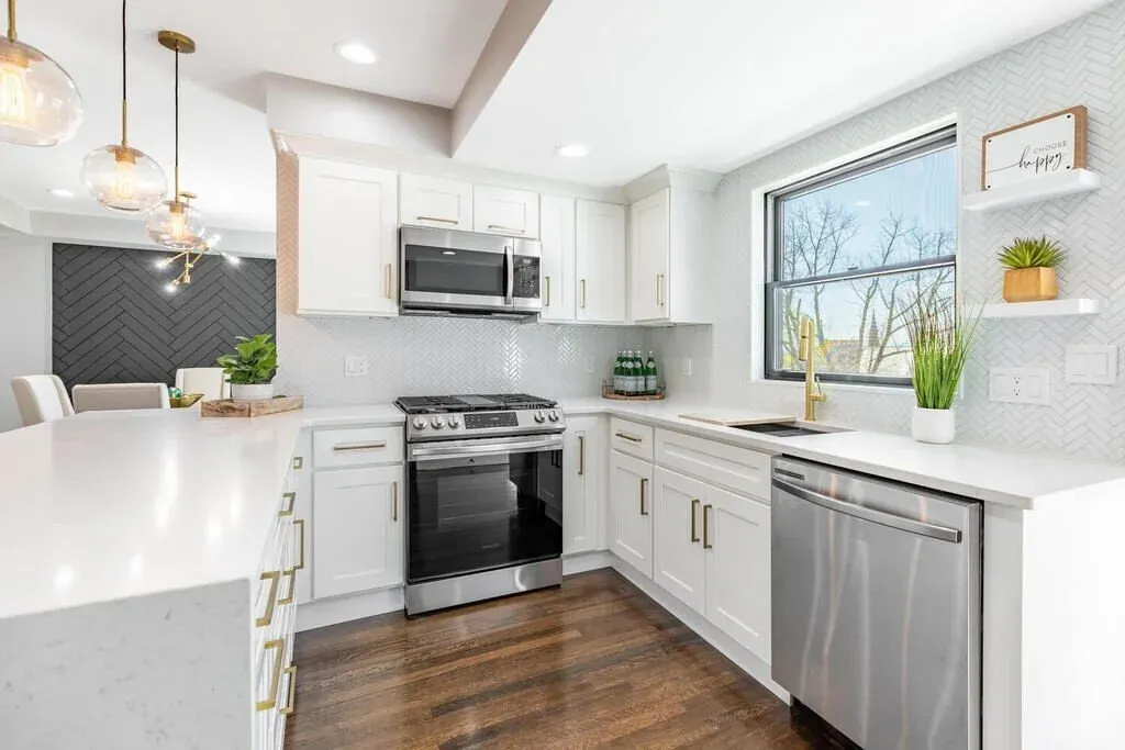 Kitchen 2.jpg