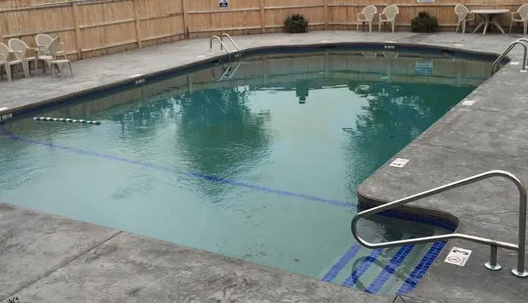 work photo from pooldesignandrenovations.com