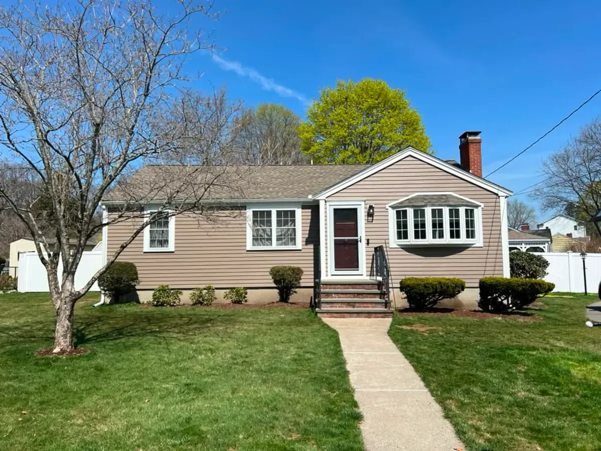 Siding, Windows & Custom PVC Trim in Woburn, MA - professional siding project by Maia Construction licensed Massachusetts contractor