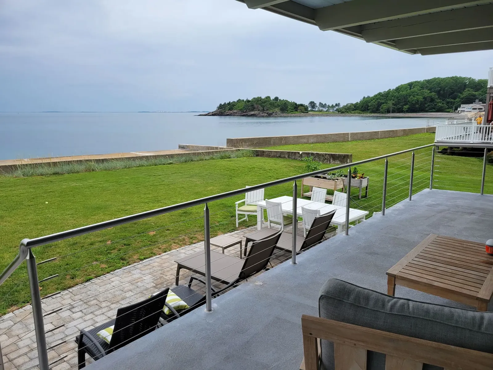 Rear deck overlooking the ocean
